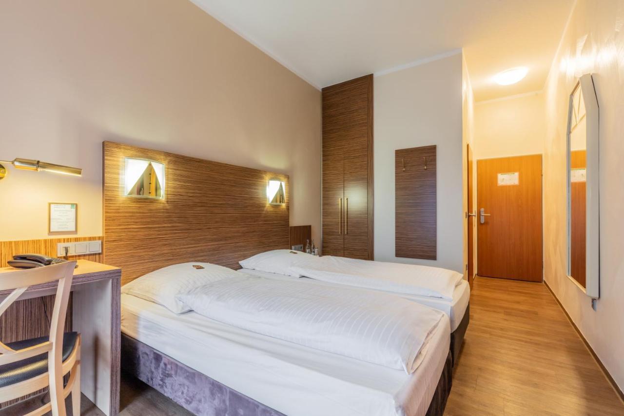 Doppel- oder Zweibettzimmer
